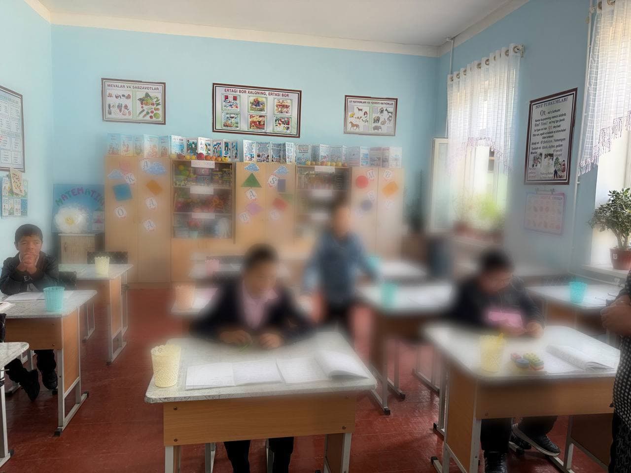 Namangan viloyatiga qilingan monitoring tashrifi davomida Bolalar ombudsmani To‘raqo‘rg‘on tumanida joylashgan 48-sonli “Aqli zaif bolalar uchun”ixtisoslashtirilgan maktab internatida bo‘ldi.