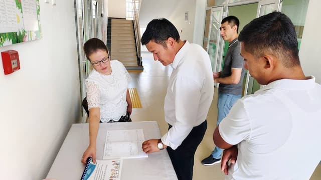 Kuni kecha Bolalar ombudsmanining Qashqadaryo viloyatidagi mintaqaviy vakili  monitoring tashrifi bilan Qarshi shahrida joylashgan "Imkon" realibitatsiya markazi hamda 2-sonli davlat ixtisoslashtirilgan ko‘p tarmoqli maktabgacha ta’lim tashkilotida bo‘lib, bolalar muassasalari faoliyati hamda shart-sharoitlari bilan tanishdi.
