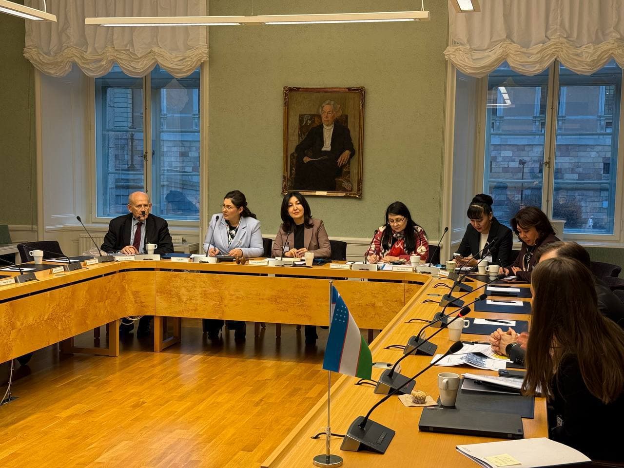 Bolalar ombudsmani rahbarligidagi idoralararo tarkibdagi delegatsiya a’zolari Shvetsiya davlatida bo‘lib,  ushbu mamlakatning bola huquqlarini himoyalash  borasidagi tajribalarini o‘rganish, o‘zaro konstruktiv muloqot o‘rnatish hamda milliy qonunchilikka xalqaro standartlarni joriy etish borasida amaliy ko‘nikmaga ega bo‘lishdi.