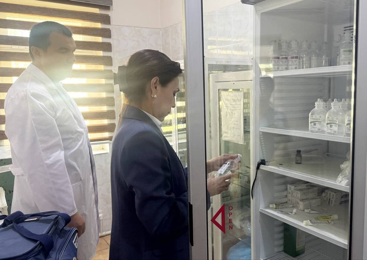 2026-yil may oyida Bolalar ombudsmani monitoring tashrifi bilan  Toshkent viloyatida bo‘lib,  Zangiota tumanidagi 1-sonli tergov hibsxonasi hamda24-son tarbiya koloniyasida  voyaga yetmagan bolalar saqlanayotgan shart-sharoitlarni  ko‘zdan kechirdi.