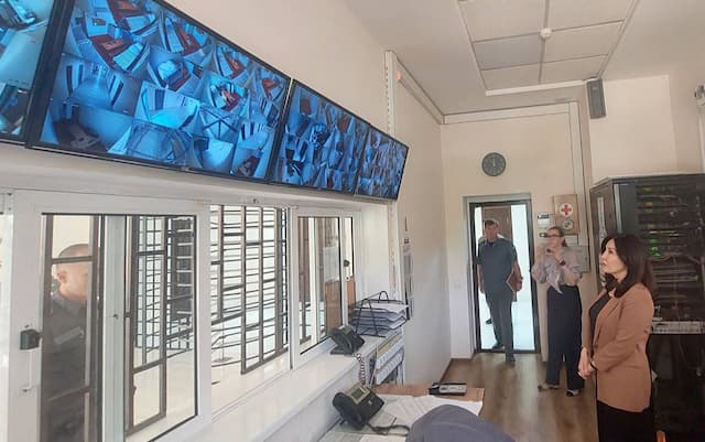 Bolalar ombudsmani Toshkent shahar IIBB vaqtincha saqlash hibsxonasida monitoring o‘rganishini olib bordi.