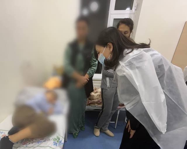 Bolalar ombudsmani monitoring davomida Forish tumani Tibbiyot birlashmasi Bolalar bo‘limida bo‘lib, 9-10 oktyabr kunlari sog‘lig‘idan shikoyat bilan murojaat etgan bog‘cha tarbiyalanuvchilarni davolash jarayoni va holatga oid hujjatlarni o‘rgandi.