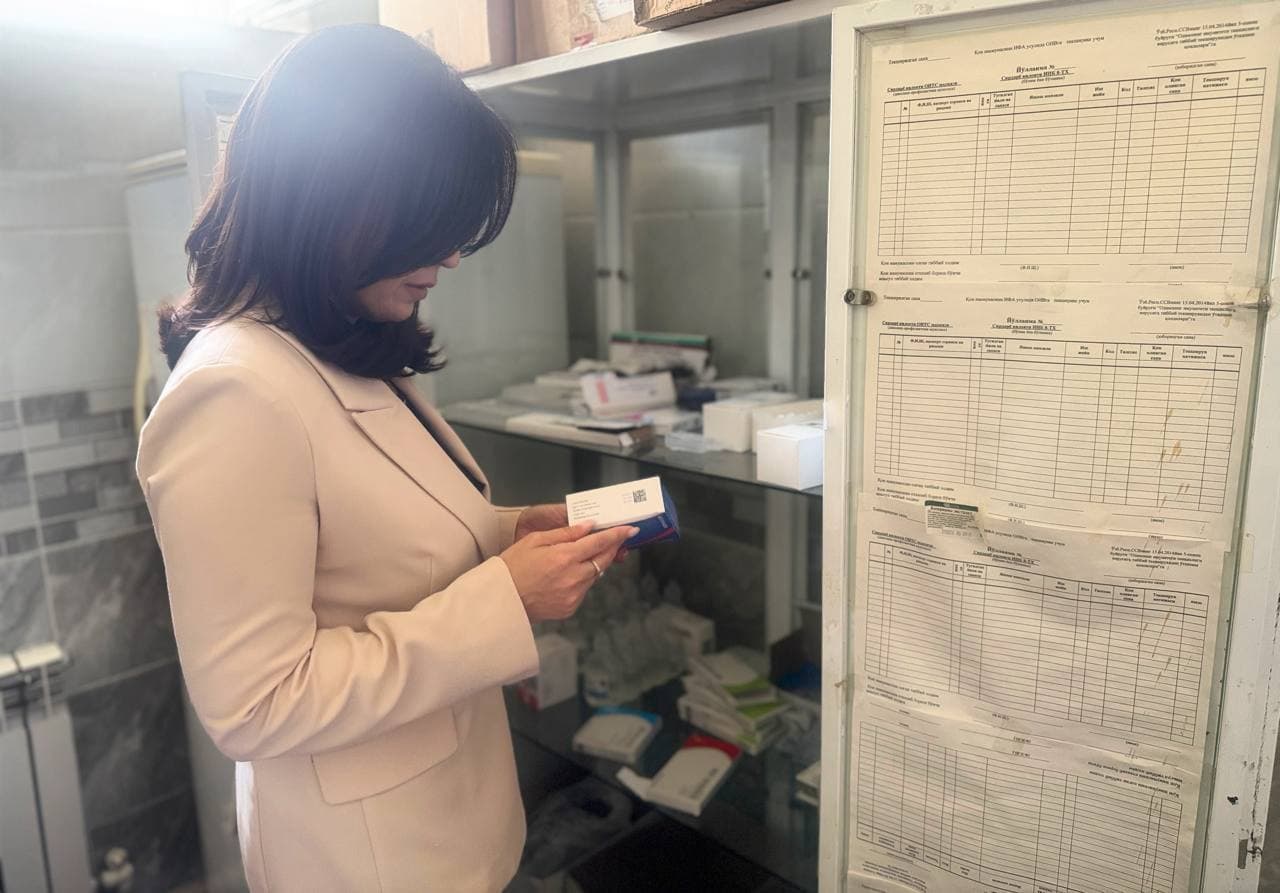 Bolalar ombudsmani monitoring tashrifi bilan Sirdaryo viloyatida bo‘lib, Xovos tumanidagi 8-son tergov hibsxonasida saqlanayotgan voyaga yetmagan bolalarning shart-sharoitlarini o‘rgandi.