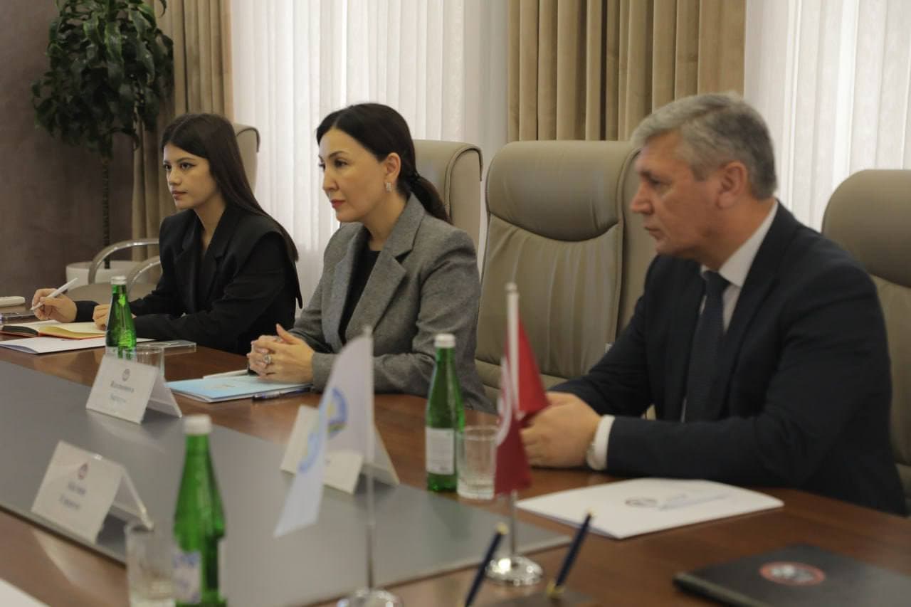 Oliy Majlisning Bola huquqlari bo‘yicha vakili (Bolalar ombudsmani) hamda Jahon iqtisodiyoti va Diplomatiya universiteti o‘rtasida hamkorlik memorandumi imzolandi.