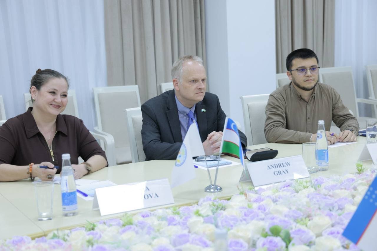 Bolalar ombudsmani hamda Migratsiya xalqaro tashkiloti(IOM)ning O’zbekistondagi vakolatxonasi rahbari Endryu Grey bilan amaliy uchrashuv bo‘lib o‘tdi.