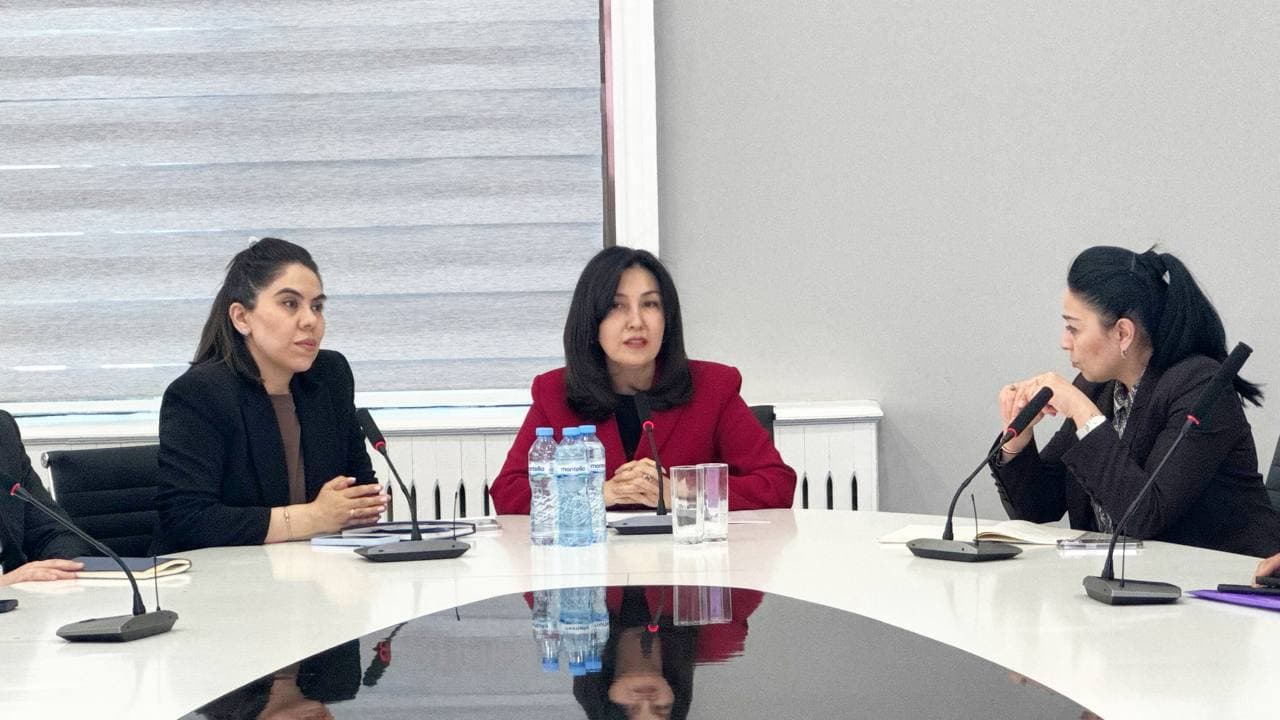 Bolalar ombudsmani Jahon iqtisodiyoti va diplomatiya universiteti “Xalqaro huquq” yo‘nalishi talabalari bilan amaliy muloqoti bo‘lib o‘tdi.