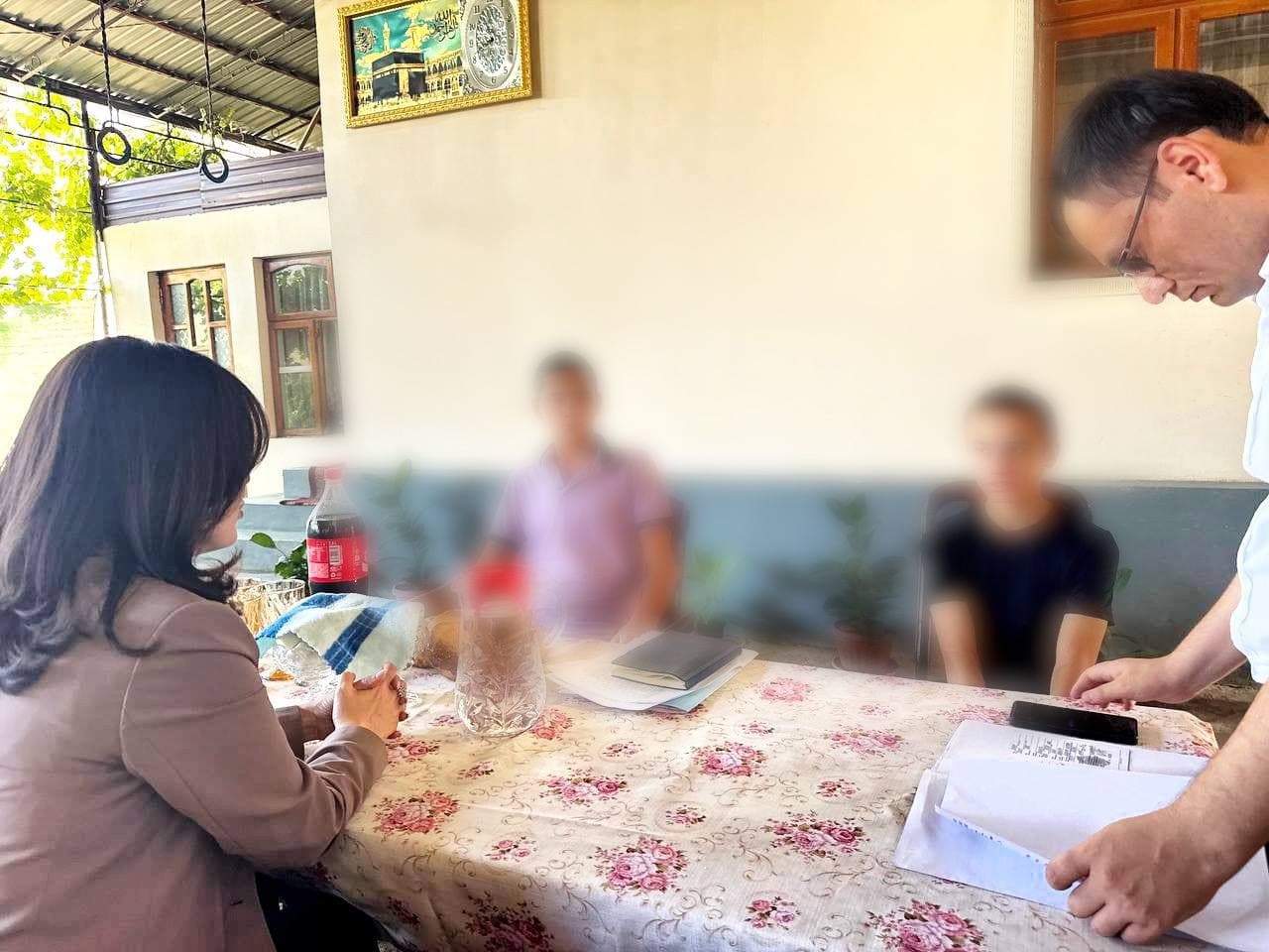 Kuni kecha Bolalar ombudsmani Toshkent viloyatiga qilgan monitoring tashrifi davomida Yangiyo‘l tumanida joylashgan "Muqaddam ona" hamda "Yangi O‘zbekiston" oilaviy bolalar uylarida bo‘lib, bu yerda bolalar uchun yaratilgan shart-sharoitlarni o‘rgandi.