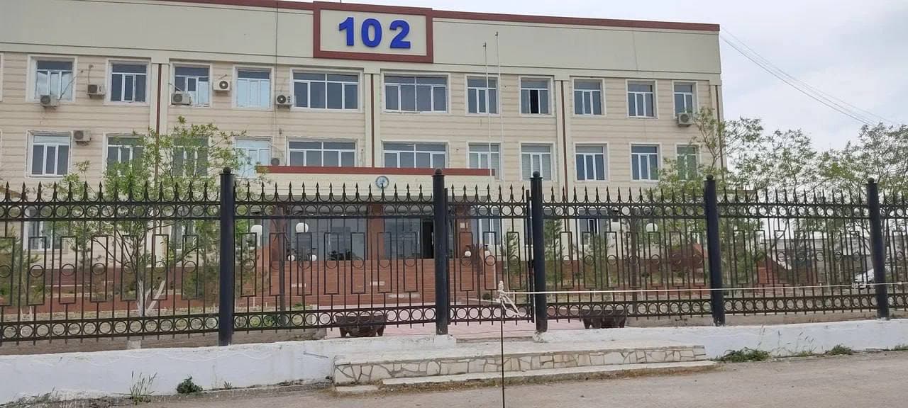 Bolalar ombudsmanining Toshkent viloyatiga monitoring tashrifi doirasida keyingi manzil Nurafshon shahar IIBB vaqtincha saqlash hibsxonasi bo‘ldi.