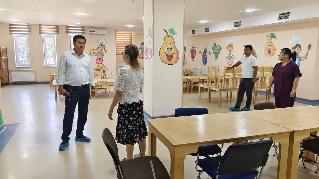 Kuni kecha Bolalar ombudsmanining Qashqadaryo viloyatidagi mintaqaviy vakili  monitoring tashrifi bilan Qarshi shahrida joylashgan "Imkon" realibitatsiya markazi hamda 2-sonli davlat ixtisoslashtirilgan ko‘p tarmoqli maktabgacha ta’lim tashkilotida bo‘lib, bolalar muassasalari faoliyati hamda shart-sharoitlari bilan tanishdi.