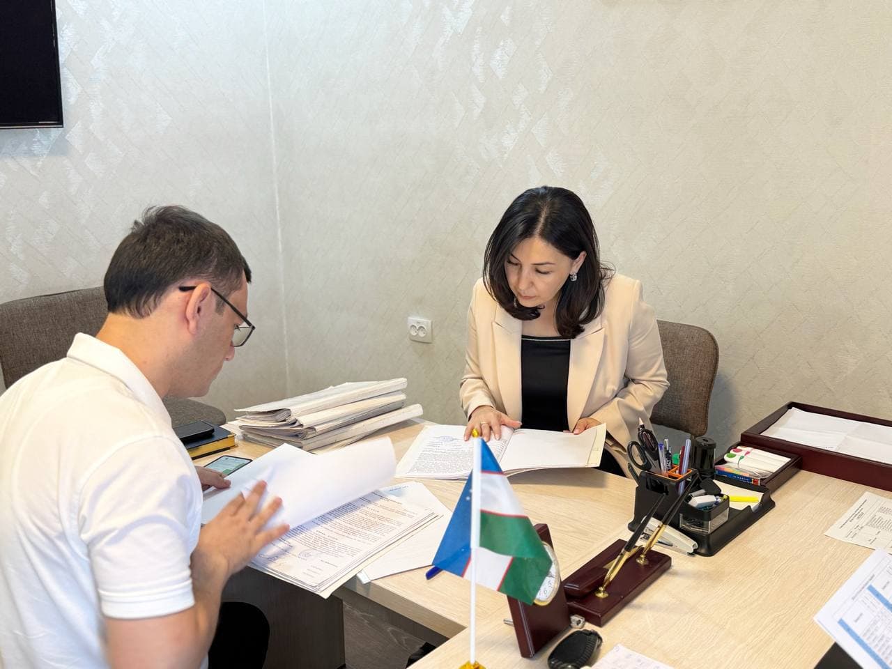 Bolalar ombudsmani monitoring tashrifi bilan Sirdaryo viloyatida bo‘lib, Xovos tumanidagi 8-son tergov hibsxonasida saqlanayotgan voyaga yetmagan bolalarning shart-sharoitlarini o‘rgandi.