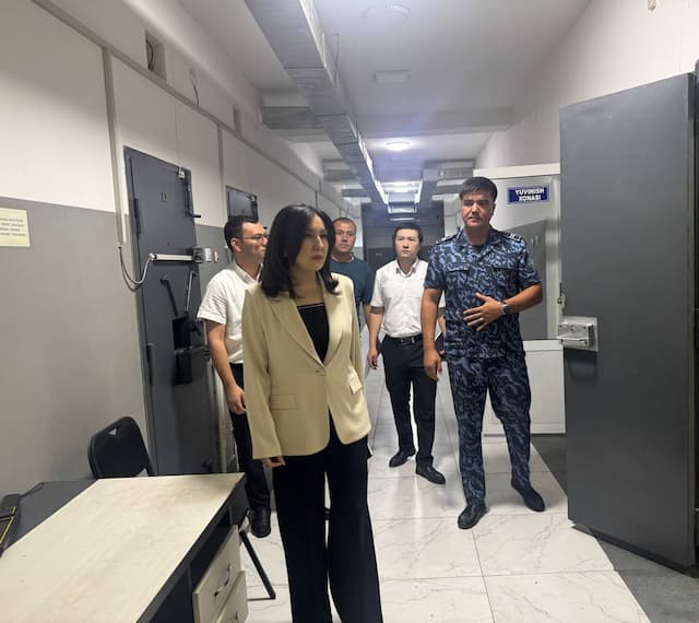 Bolalar ombudsmani Toshkent viloyati Angren shahar IIBB vaqtincha saqlash hibsxonasida monitoring o‘rganishini olib bordi.