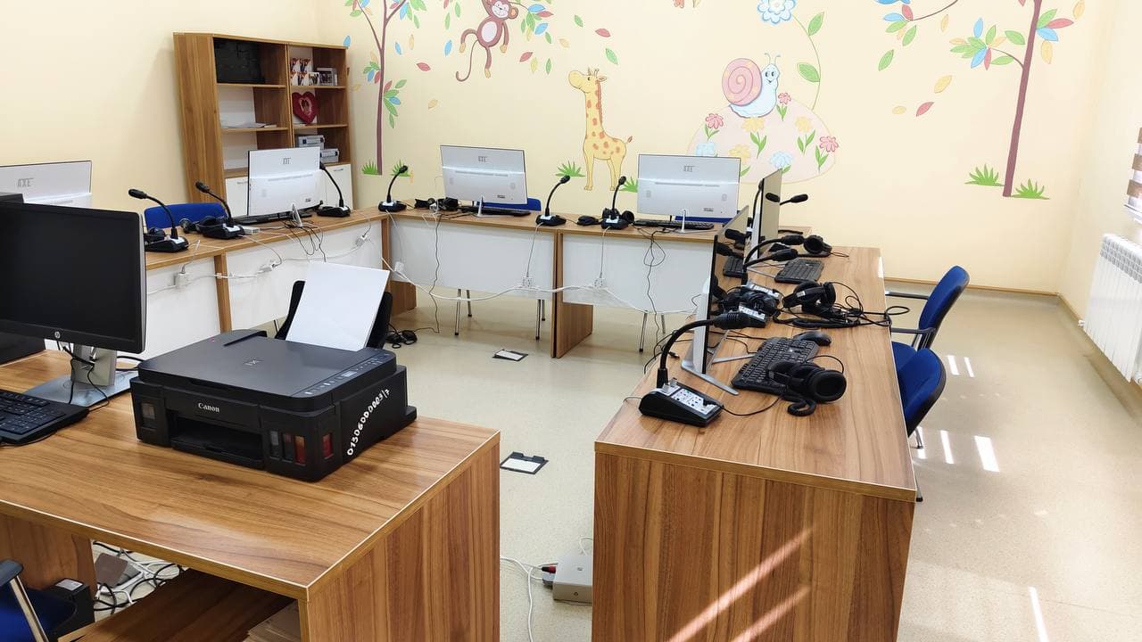 Kuni kecha Bolalar ombudsmanining Qashqadaryo viloyatidagi mintaqaviy vakili  monitoring tashrifi bilan Qarshi shahrida joylashgan "Imkon" realibitatsiya markazi hamda 2-sonli davlat ixtisoslashtirilgan ko‘p tarmoqli maktabgacha ta’lim tashkilotida bo‘lib, bolalar muassasalari faoliyati hamda shart-sharoitlari bilan tanishdi.