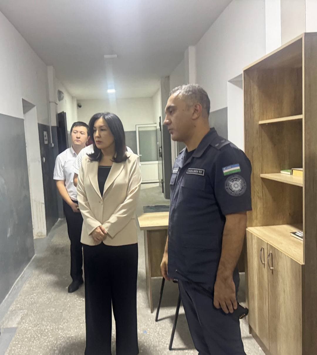 Bolalar ombudsmanining Toshkent viloyatiga monitoring tashrifi doirasida keyingi manzil Nurafshon shahar IIBB vaqtincha saqlash hibsxonasi bo‘ldi.