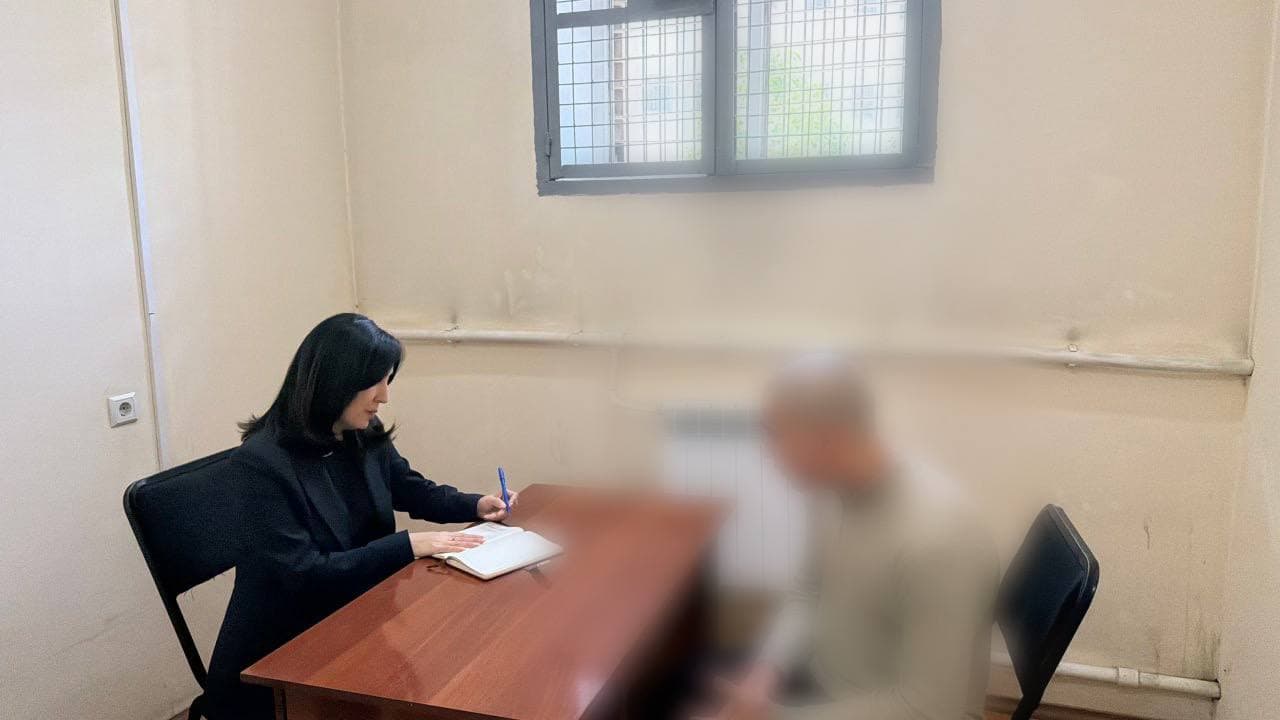 2026-yil may oyida Bolalar ombudsmani monitoring tashrifi bilan  Toshkent viloyatida bo‘lib,  Zangiota tumanidagi 1-sonli tergov hibsxonasi hamda24-son tarbiya koloniyasida  voyaga yetmagan bolalar saqlanayotgan shart-sharoitlarni  ko‘zdan kechirdi.