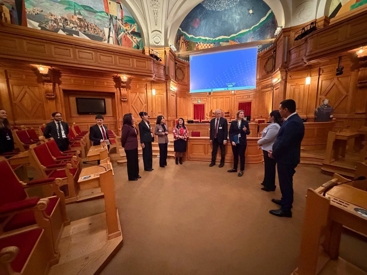 Bolalar ombudsmani rahbarligidagi idoralararo tarkibdagi delegatsiya a’zolari Shvetsiya davlatida bo‘lib,  ushbu mamlakatning bola huquqlarini himoyalash  borasidagi tajribalarini o‘rganish, o‘zaro konstruktiv muloqot o‘rnatish hamda milliy qonunchilikka xalqaro standartlarni joriy etish borasida amaliy ko‘nikmaga ega bo‘lishdi.