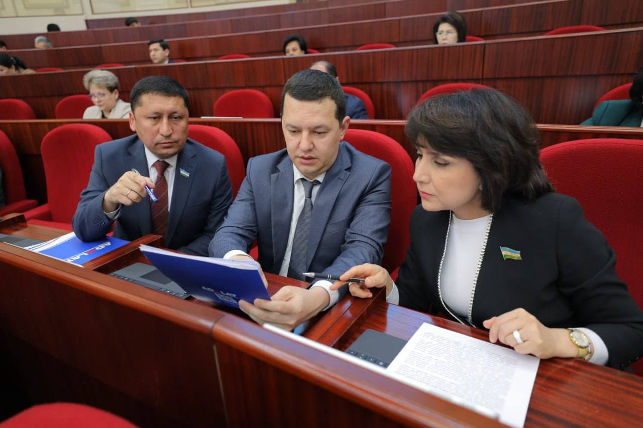 Oliy Majlisi Qonunchilik palatasining navbatdagi yalpi majlisida Bolalar ombudsmani tomonidan taqdim etilgan parlament oldidagi ma’ruzasi ko‘rib chiqildi.