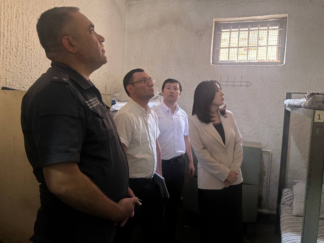 Bolalar ombudsmani Olmaliq shahar IIBB vaqtincha saqlash hibsxonasida monitoring o‘tkazdi