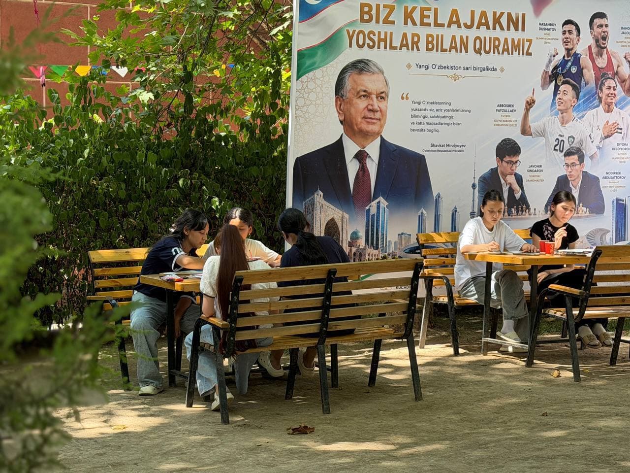 Bolalar ombudsmani  “Milliy tiklanish” demokratik partiyasi bilan hamkorlikda “Vatandosh” platformasining “Anor” loyihasi doirasida Oʻzbekistonga tashrif buyurgan bolalar 
bilan ochiq muloqot oʻtkazdi.