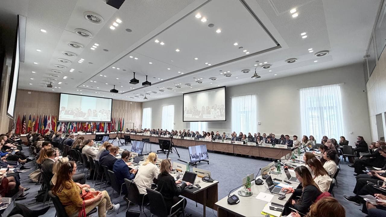 Oliy Majlisning Bola huquqlari bo‘yicha vakili 20-21-aprel kunlari Avstriyaning Vena shahrida bo‘lib o‘tayotgan "Majburiy jalb qilish shaklidagi jinoyatchilikning o‘sib borishi: xavfsizlik tizimidagi mavjud zaif nuqtalarni bartaraf etish" mavzusida YXHT tomonidan tashkil qilingan Odam savdosiga qarshi Alyansining 26-Konferensiyasida ishtirok etdi.