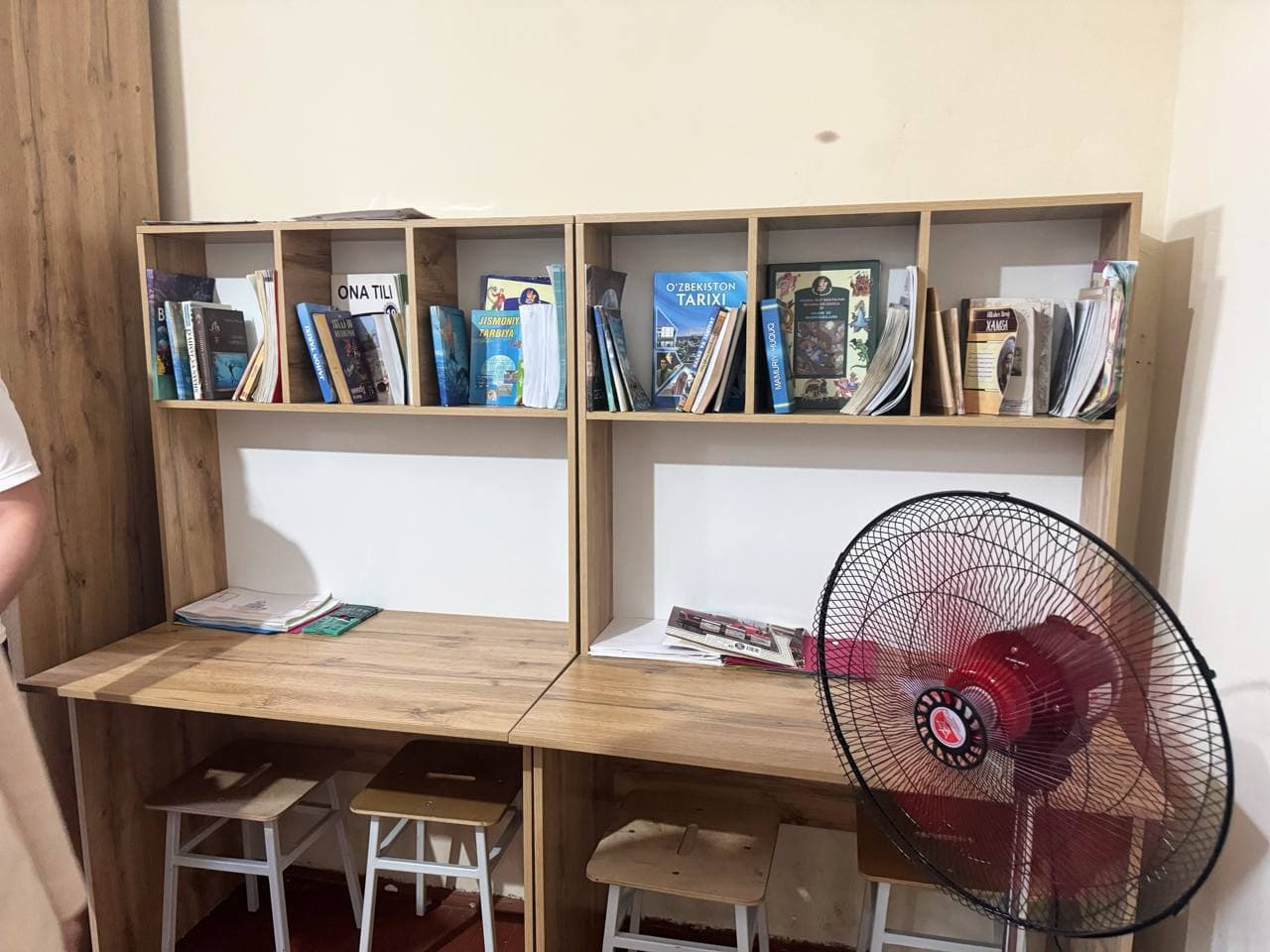 Bolalar ombudsmani monitoring tashrifi bilan Sirdaryo viloyatida bo‘lib, Xovos tumanidagi 8-son tergov hibsxonasida saqlanayotgan voyaga yetmagan bolalarning shart-sharoitlarini o‘rgandi.