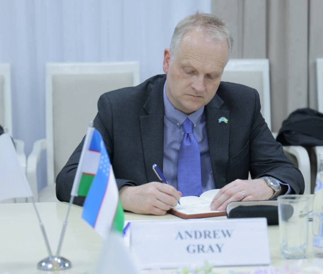 Bolalar ombudsmani hamda Migratsiya xalqaro tashkiloti(IOM)ning O’zbekistondagi vakolatxonasi rahbari Endryu Grey bilan amaliy uchrashuv bo‘lib o‘tdi.