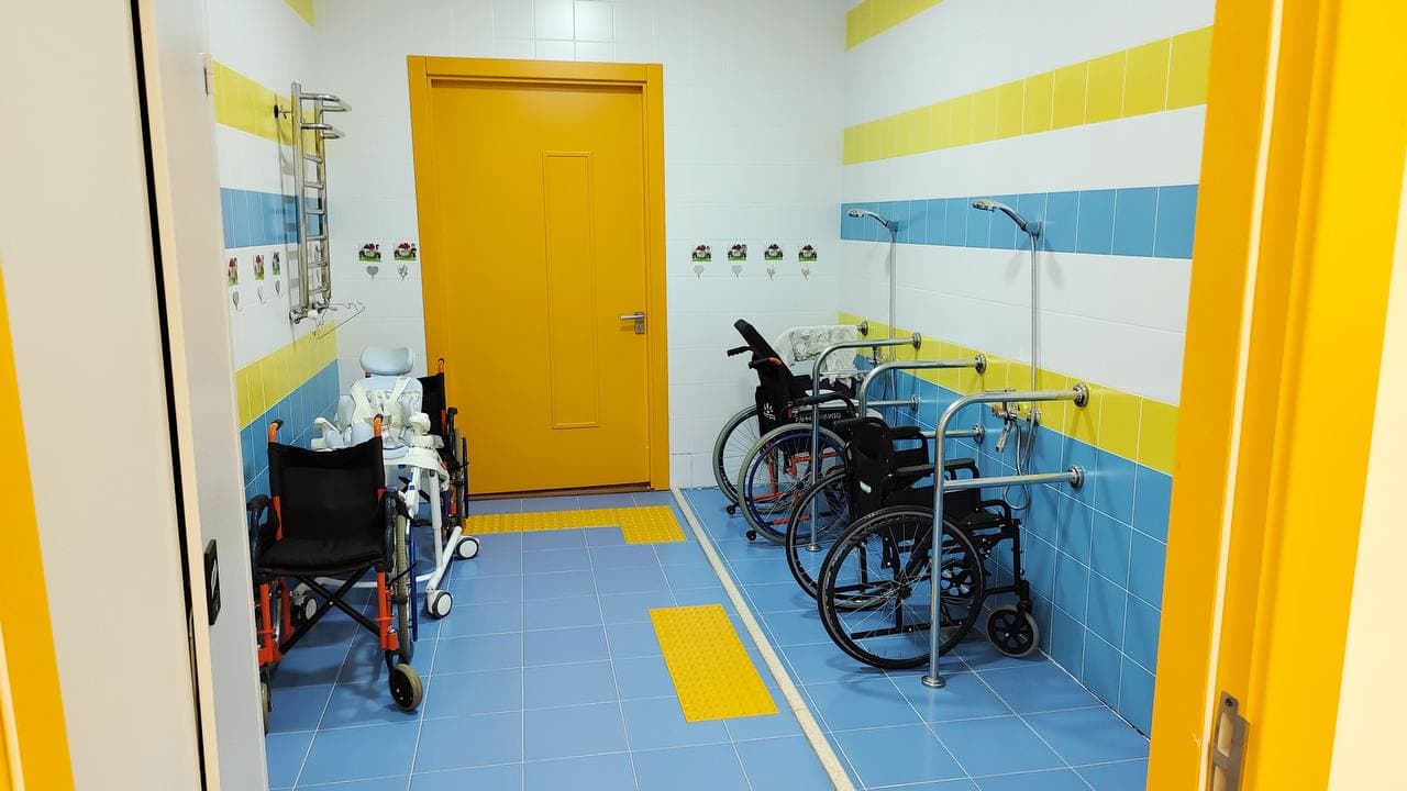 Kuni kecha Bolalar ombudsmanining Qashqadaryo viloyatidagi mintaqaviy vakili  monitoring tashrifi bilan Qarshi shahrida joylashgan "Imkon" realibitatsiya markazi hamda 2-sonli davlat ixtisoslashtirilgan ko‘p tarmoqli maktabgacha ta’lim tashkilotida bo‘lib, bolalar muassasalari faoliyati hamda shart-sharoitlari bilan tanishdi.