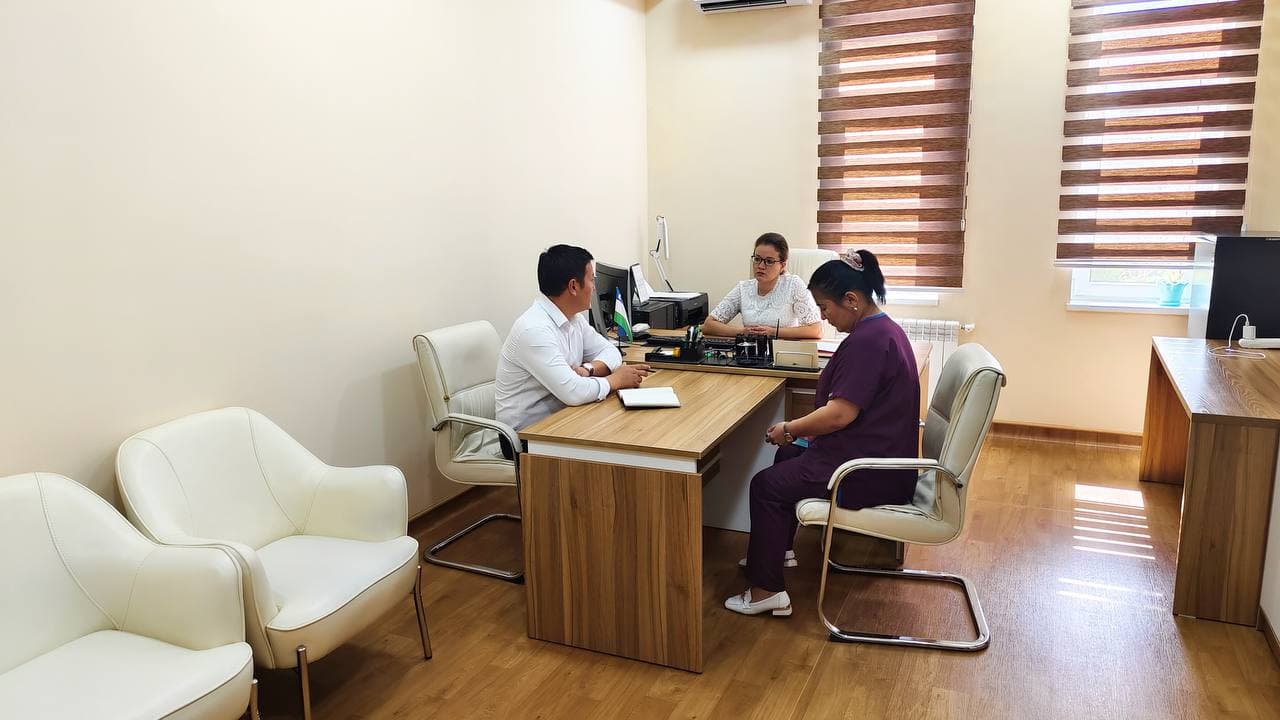 Kuni kecha Bolalar ombudsmanining Qashqadaryo viloyatidagi mintaqaviy vakili  monitoring tashrifi bilan Qarshi shahrida joylashgan "Imkon" realibitatsiya markazi hamda 2-sonli davlat ixtisoslashtirilgan ko‘p tarmoqli maktabgacha ta’lim tashkilotida bo‘lib, bolalar muassasalari faoliyati hamda shart-sharoitlari bilan tanishdi.