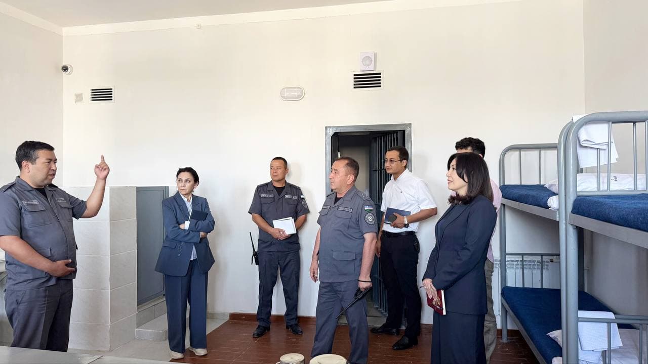 2026-yil may oyida Bolalar ombudsmani monitoring tashrifi bilan  Toshkent viloyatida bo‘lib,  Zangiota tumanidagi 1-sonli tergov hibsxonasi hamda24-son tarbiya koloniyasida  voyaga yetmagan bolalar saqlanayotgan shart-sharoitlarni  ko‘zdan kechirdi.