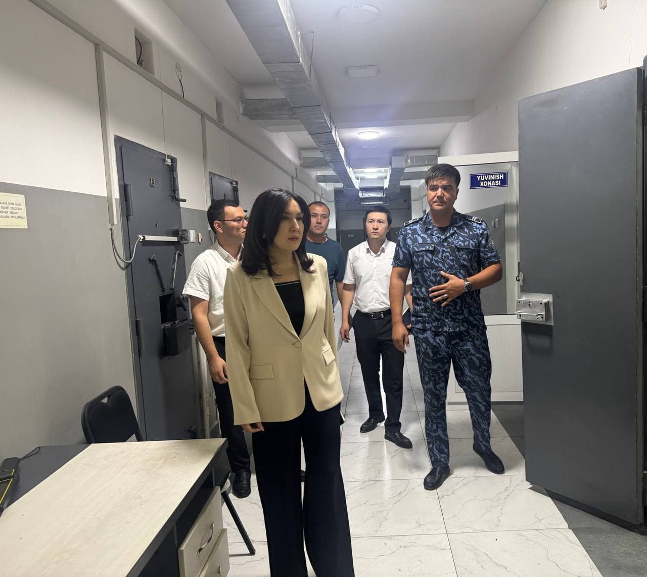 Bolalar ombudsmani Toshkent viloyati Angren shahar IIBB vaqtincha saqlash hibsxonasida monitoring o‘rganishini olib bordi.