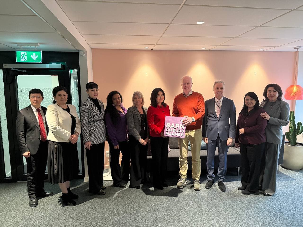 Bolalar ombudsmani rahbarligidagi idoralararo tarkibdagi delegatsiya a’zolari Shvetsiya davlatida bo‘lib,  ushbu mamlakatning bola huquqlarini himoyalash  borasidagi tajribalarini o‘rganish, o‘zaro konstruktiv muloqot o‘rnatish hamda milliy qonunchilikka xalqaro standartlarni joriy etish borasida amaliy ko‘nikmaga ega bo‘lishdi.