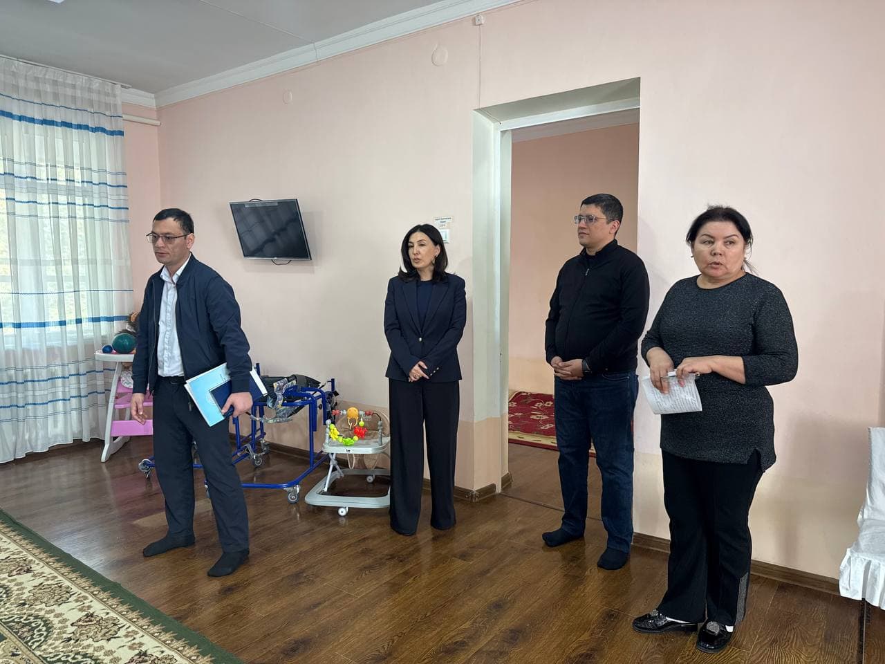 olalar ombudsmani Namangan viloyatiga qilgan monitoring tashrifi davomida Davlatobod tumanida joylashgan  "Bolalar uyi"da ham bo‘ldi.