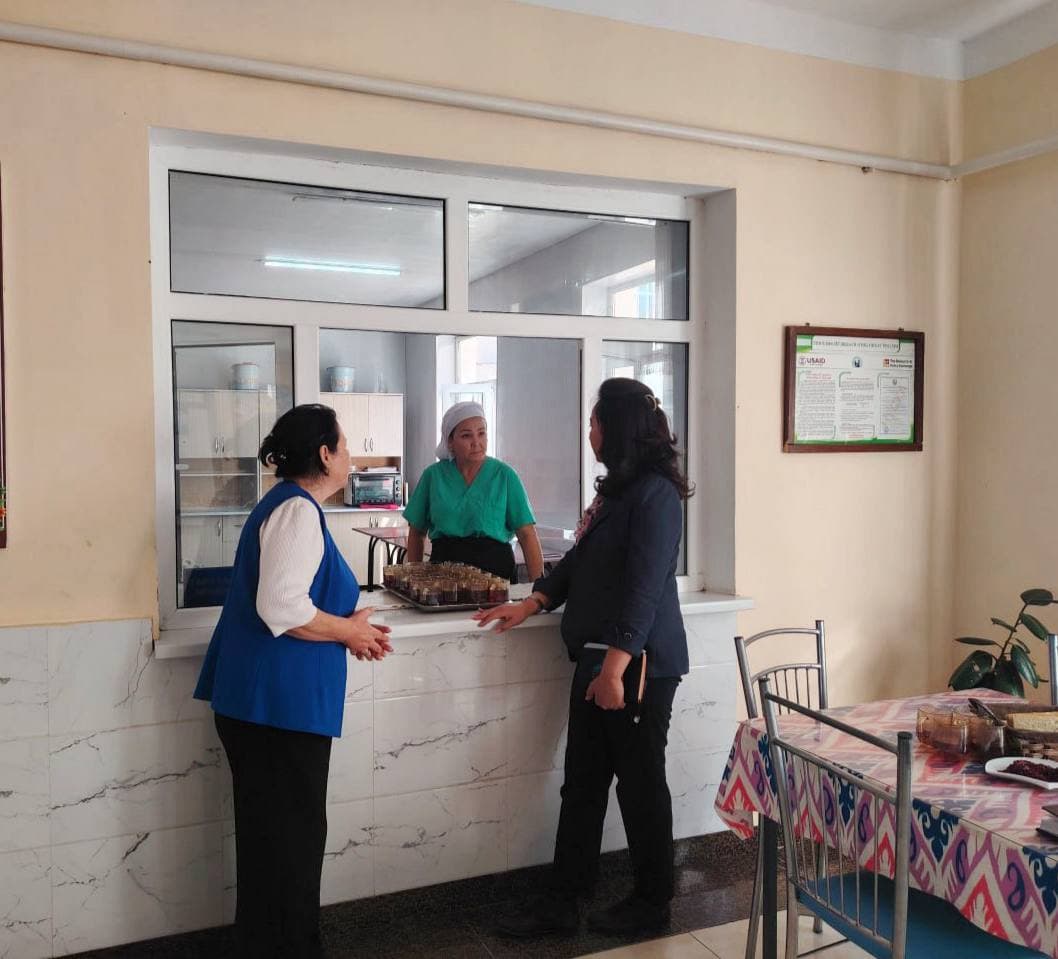 Bolalar ombudsmanining Qoraqalpog‘iston Respublikasidagi mintaqaviy vakili Ijtimoiy himoya milliy agentligi Qoraqalpog‘iston Respublikasi Boshqarmasiga qarashli Xo‘jayli tumani “Janqoңirat” mahallasida joylashgan 3-sonli Ta’limga ehtiyoji bor bolalarga ixtisoslashtirilgan maktab internatida bo‘ldi.