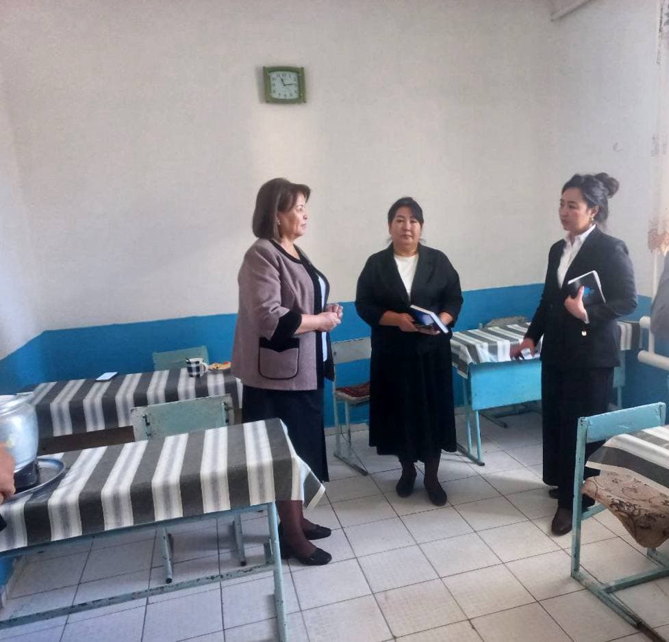 Bolalar ombudsmanining Qoraqalpog‘iston Respublikasidagi mintaqaviy vakili oltinchi mintaqaviy hududga qarashli 2-son tergov hibsxonasida saqlanayotgan voyaga yetmagan M.I ning migratsiyadan qaytgan onasi bilan uchrashdi.