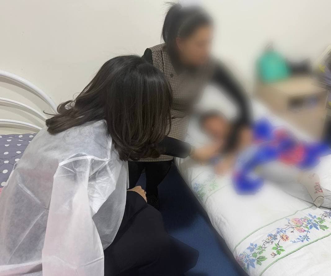 Bolalar ombudsmani monitoring davomida Forish tumani Tibbiyot birlashmasi Bolalar bo‘limida bo‘lib, 9-10 oktyabr kunlari sog‘lig‘idan shikoyat bilan murojaat etgan bog‘cha tarbiyalanuvchilarni davolash jarayoni va holatga oid hujjatlarni o‘rgandi.