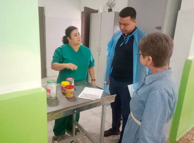 Bolalar ombudsmanining Samarqand viloyatidagi mintaqaviy vakili monitoring tashrifi bilan Samarqand shahrida joylashgan "1-sonli maxsus maktab hamda viloyat Bolalar uyida bo‘lib, bolalar muassasalari faoliyati hamda shart-sharoitlari bilan tanishdi.