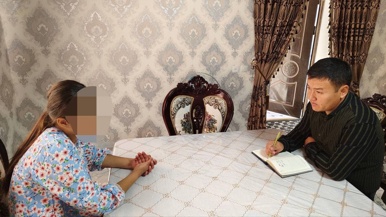 Bolalar ombudsmanining Qashqadaryo viloyatidagi mintaqaviy vakili Kasbi tumanidagi 1-sonli oilaviy bolalar uyida bo‘lib, yaratilgan shart-sharoitlarni o‘rgandi.