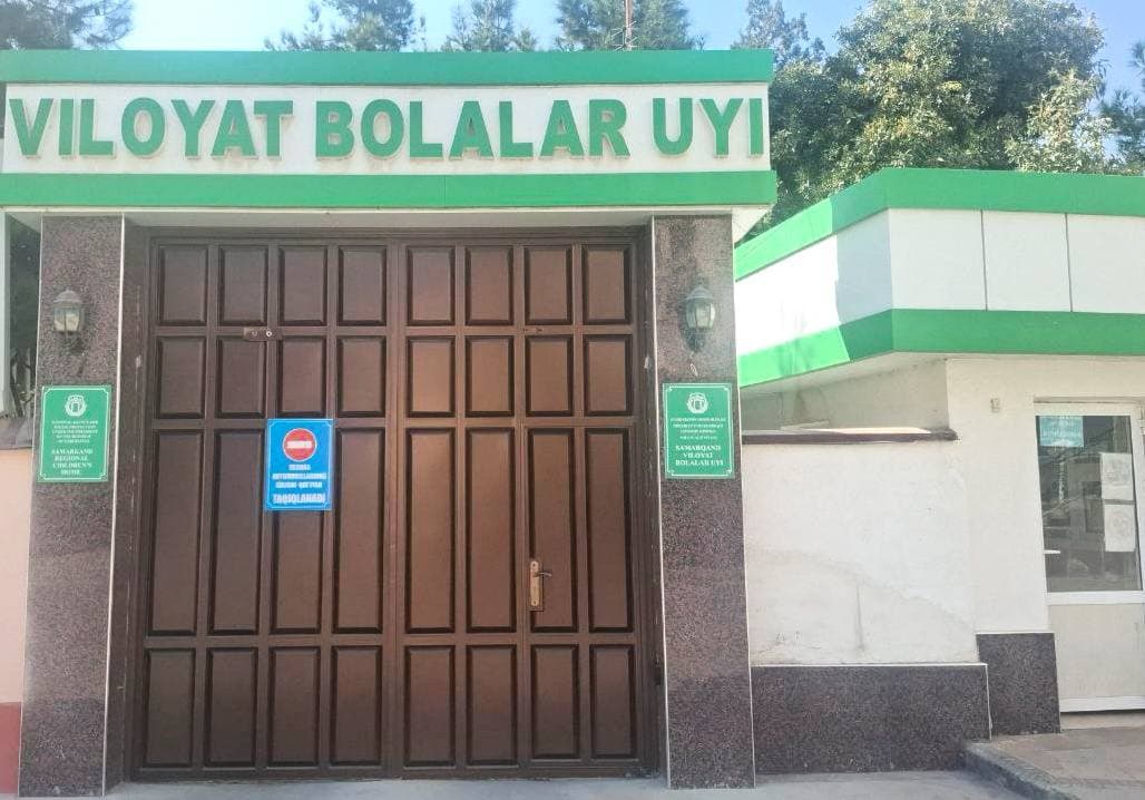 Bolalar ombudsmanining Samarqand viloyatidagi mintaqaviy vakili monitoring tashrifi bilan Samarqand shahrida joylashgan "1-sonli maxsus maktab hamda viloyat Bolalar uyida bo‘lib, bolalar muassasalari faoliyati hamda shart-sharoitlari bilan tanishdi.