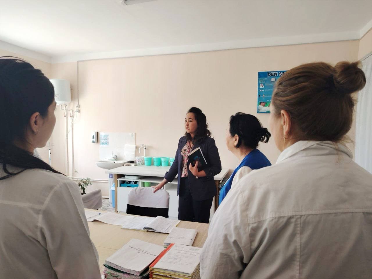 Bolalar ombudsmanining Qoraqalpog‘iston Respublikasidagi mintaqaviy vakili Ijtimoiy himoya milliy agentligi Qoraqalpog‘iston Respublikasi Boshqarmasiga qarashli Xo‘jayli tumani “Janqoңirat” mahallasida joylashgan 3-sonli Ta’limga ehtiyoji bor bolalarga ixtisoslashtirilgan maktab internatida bo‘ldi.