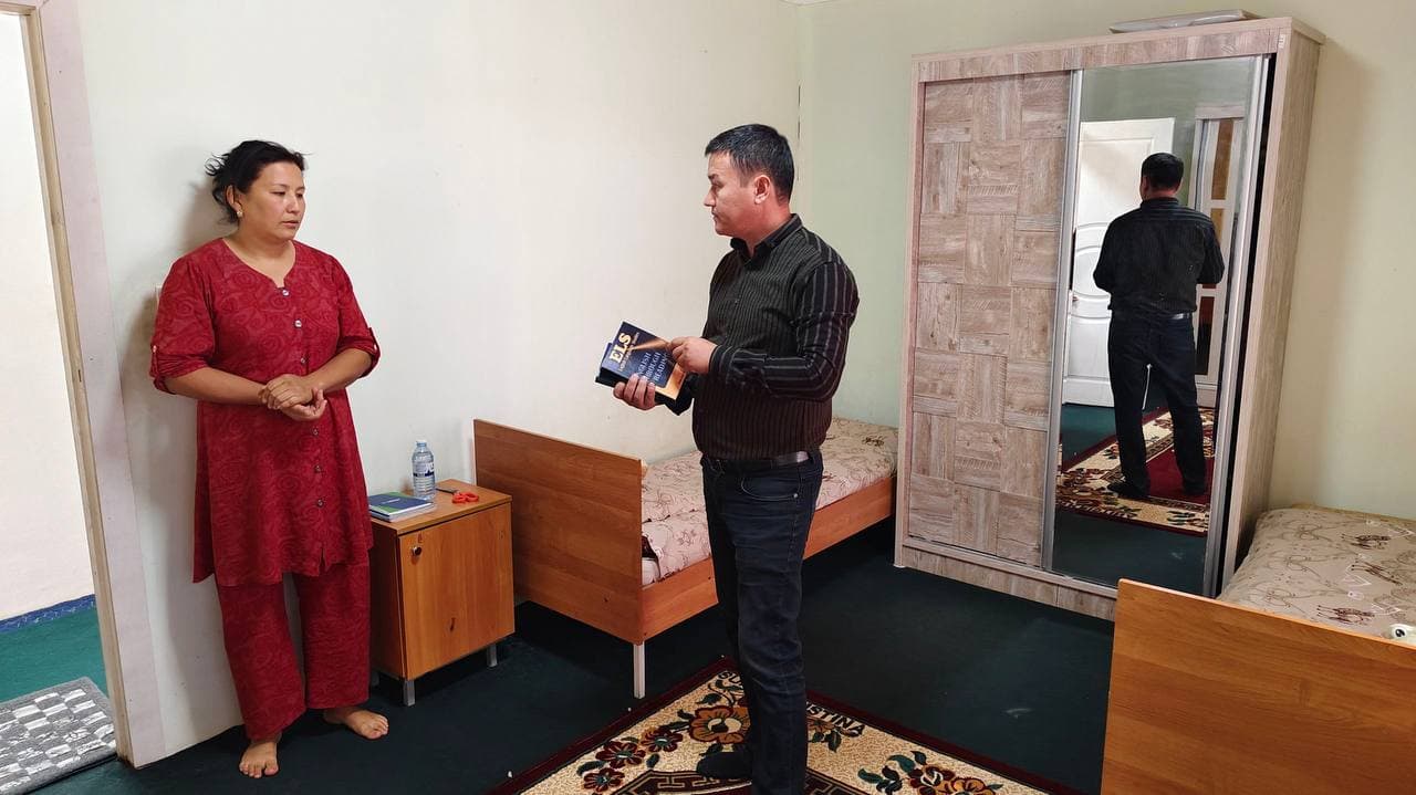 Bolalar ombudsmanining Qashqadaryo viloyatidagi mintaqaviy vakili Kasbi tumanidagi 1-sonli oilaviy bolalar uyida bo‘lib, yaratilgan shart-sharoitlarni o‘rgandi.