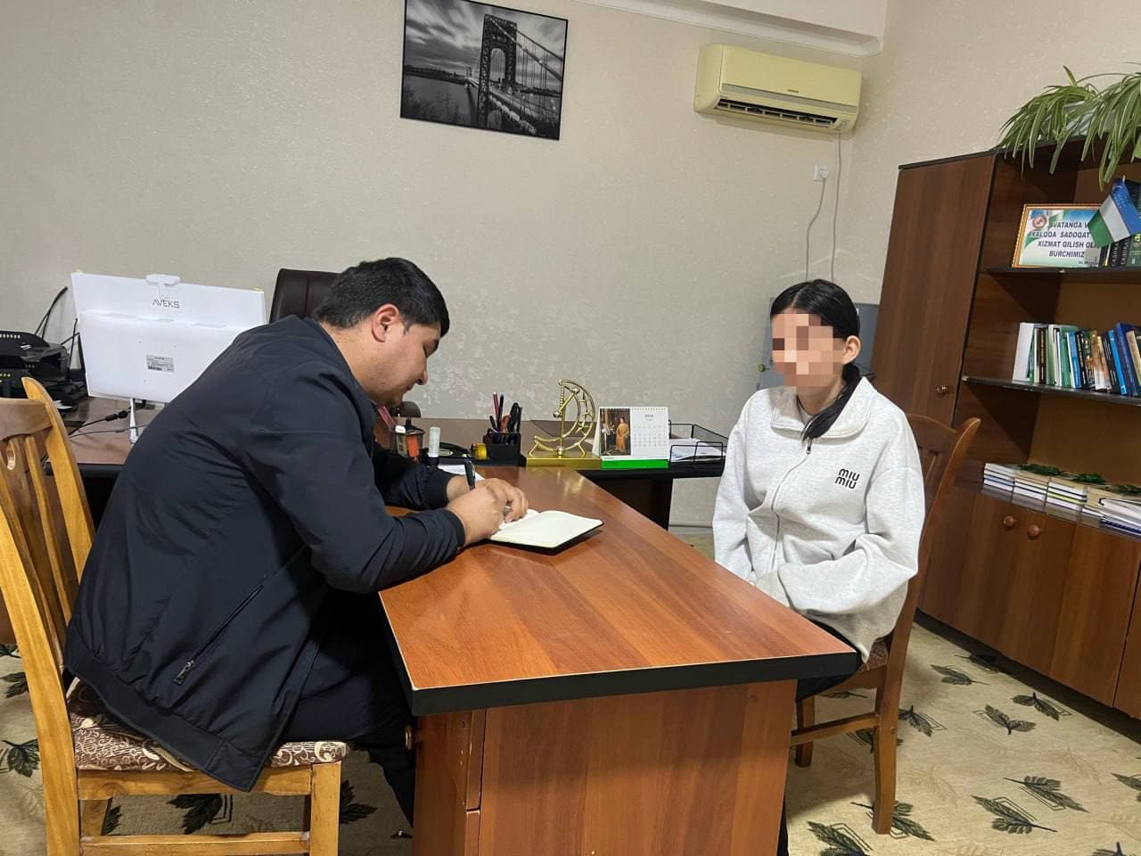 Bolalar ombudsmanining Navoiy viloyatidagi mintaqaviy vakili Navoiy viloyat IIB huzuridagi Voyaga yetmaganlarga ijtimoiy-huquqiy yordam ko‘rsatish markazida bo‘ldi.