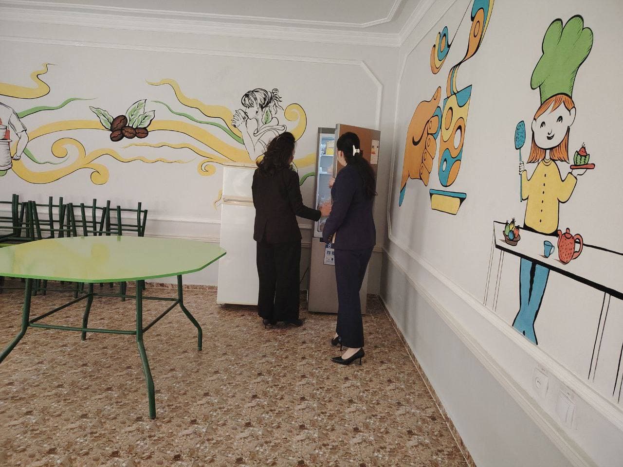 Bolalar ombudsmanining Qoraqalpog‘iston Respublikasidagi mintaqaviy vakili oltinchi mintaqaviy hududga qarashli 2-son tergov hibsxonasida saqlanayotgan voyaga yetmagan shaxslar bilan yakka tartibda suhbatlar o‘tkazib, ularning muammolarini o‘rgandi.
