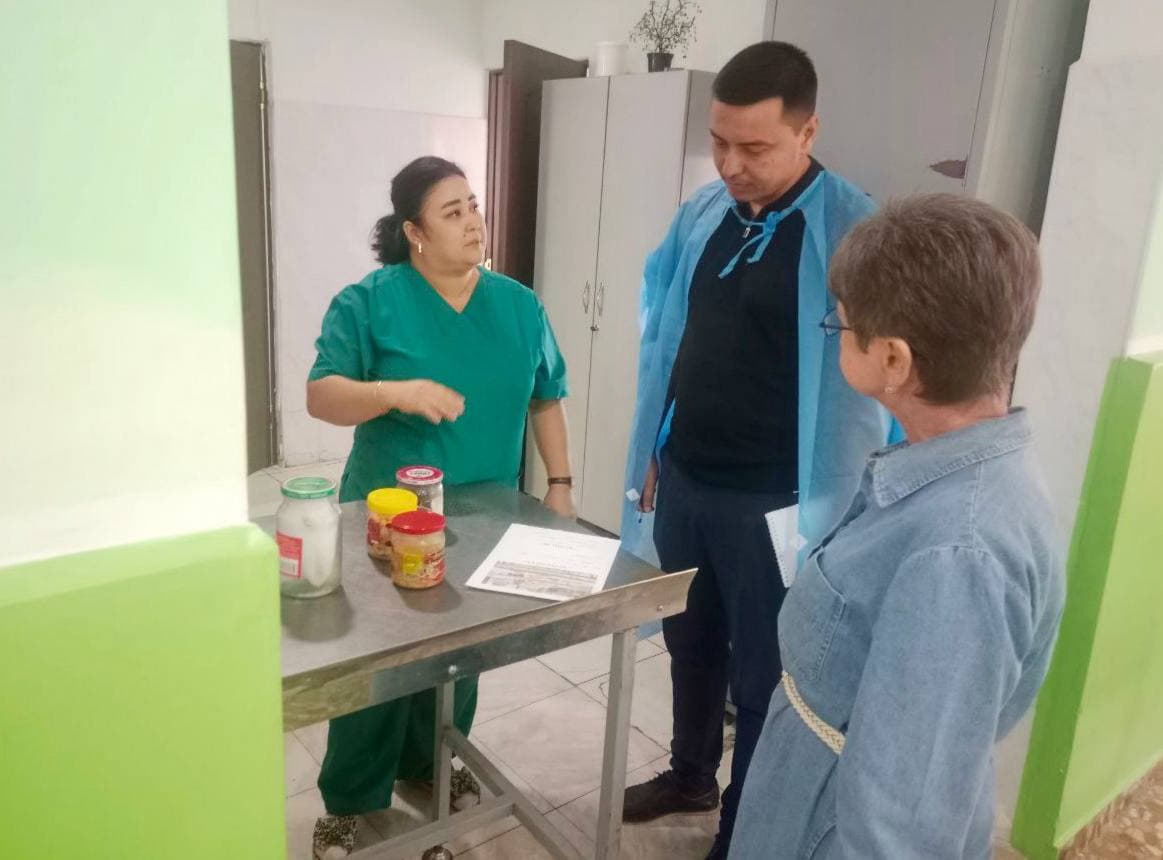 Bolalar ombudsmanining Samarqand viloyatidagi mintaqaviy vakili monitoring tashrifi bilan Samarqand shahrida joylashgan "1-sonli maxsus maktab hamda viloyat Bolalar uyida bo‘lib, bolalar muassasalari faoliyati hamda shart-sharoitlari bilan tanishdi.