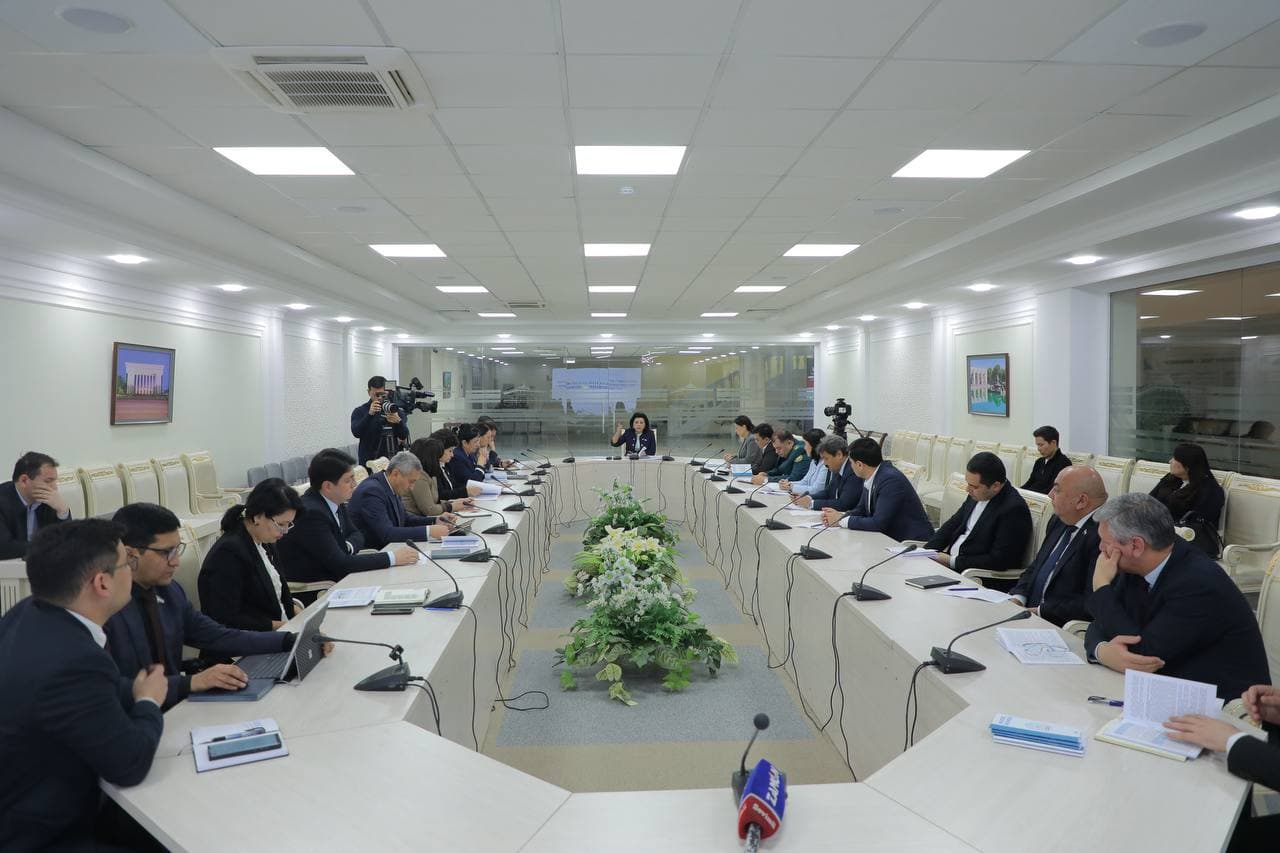 Oliy Majlis Qonunchilik palatasining Demokratik institutlar va fuqarolik jamiyatini rivojlantirish masalalari qo‘mitasi tomonidan Bola huquqlari bo‘yicha vakil (Bolalar ombudsmani)ning “Bolalarning odil sudlovdan foydalanish imkoniyatlarini ta’minlashning ayrim masalalari to‘g‘risida”gi maxsus ma’ruzasi ko‘rib chiqildi.