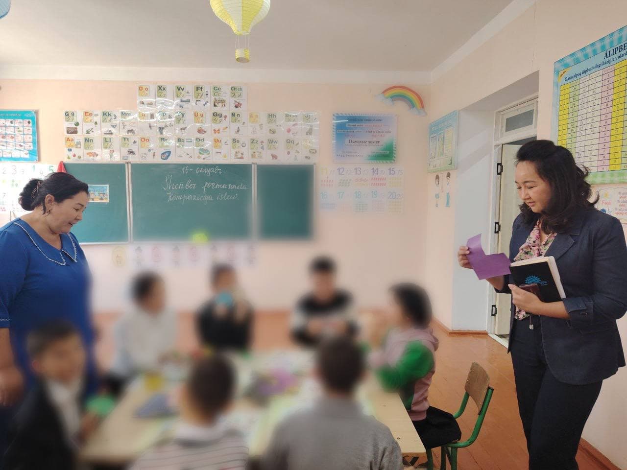 Bolalar ombudsmanining Qoraqalpog‘iston Respublikasidagi mintaqaviy vakili Ijtimoiy himoya milliy agentligi Qoraqalpog‘iston Respublikasi Boshqarmasiga qarashli Xo‘jayli tumani “Janqoңirat” mahallasida joylashgan 3-sonli Ta’limga ehtiyoji bor bolalarga ixtisoslashtirilgan maktab internatida bo‘ldi.